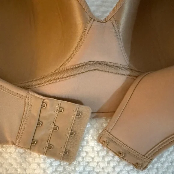 WARNER’S SMOOTH TAN BRA - Picture 3 of 8